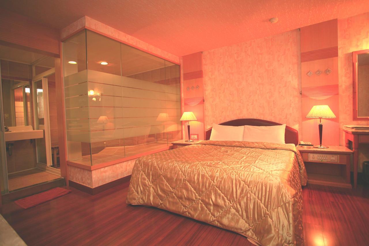 Paiwei Motel Tainan Bagian luar foto