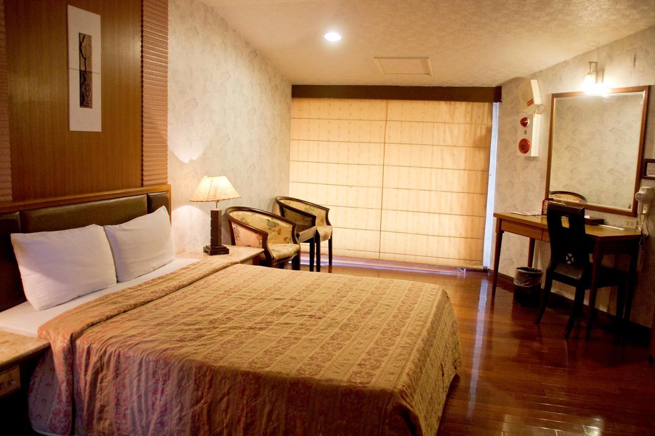 Paiwei Motel Tainan Bagian luar foto