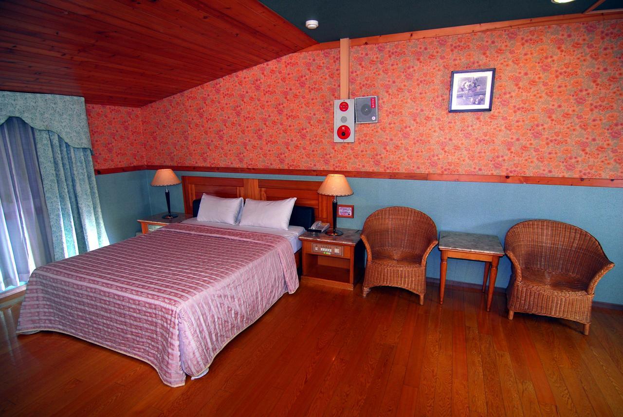 Paiwei Motel Tainan Bagian luar foto